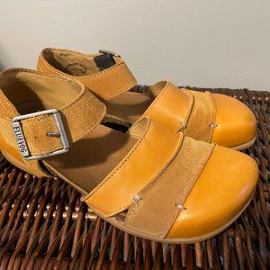 John Fluevog - Sarika (Peacemaker Family) Yellow W8/M6